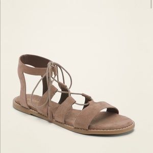 NWT old navy sandals in tan size 9.5
